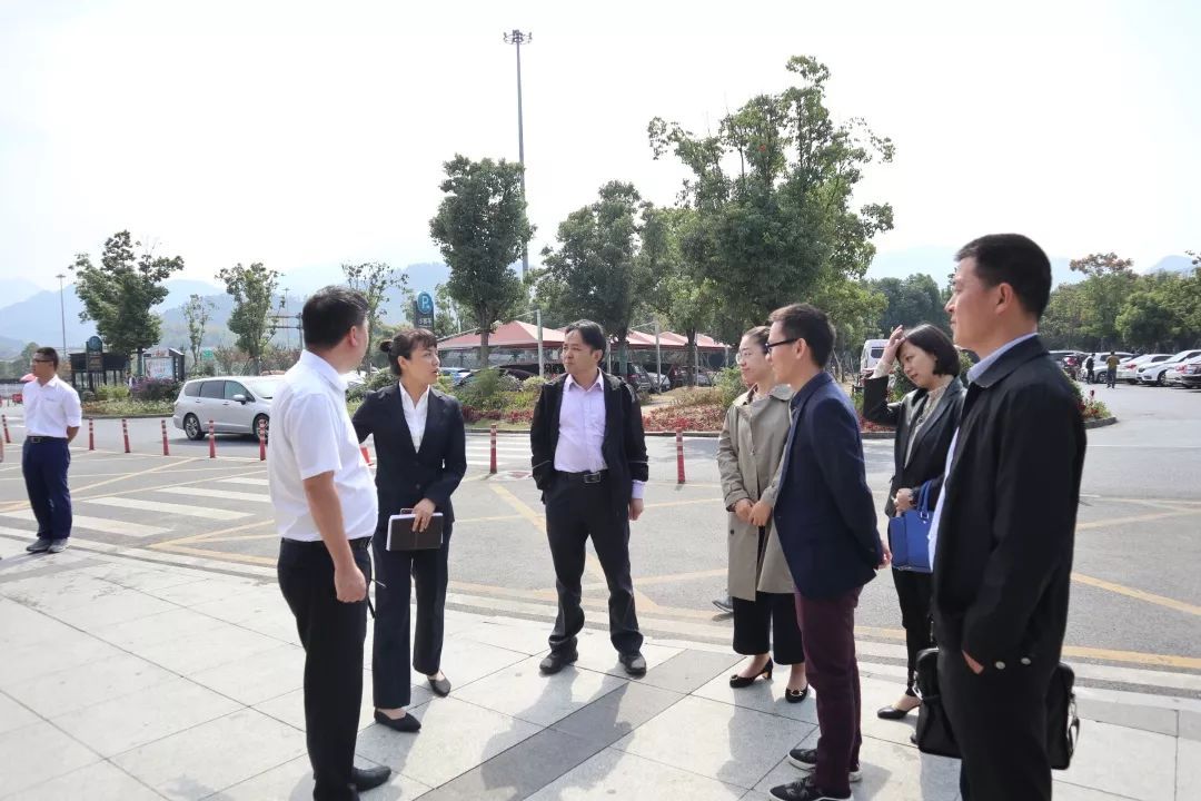 臺(tái)州市沿海高速公司來(lái)桐廬服務(wù)區(qū)參觀(guān)交流